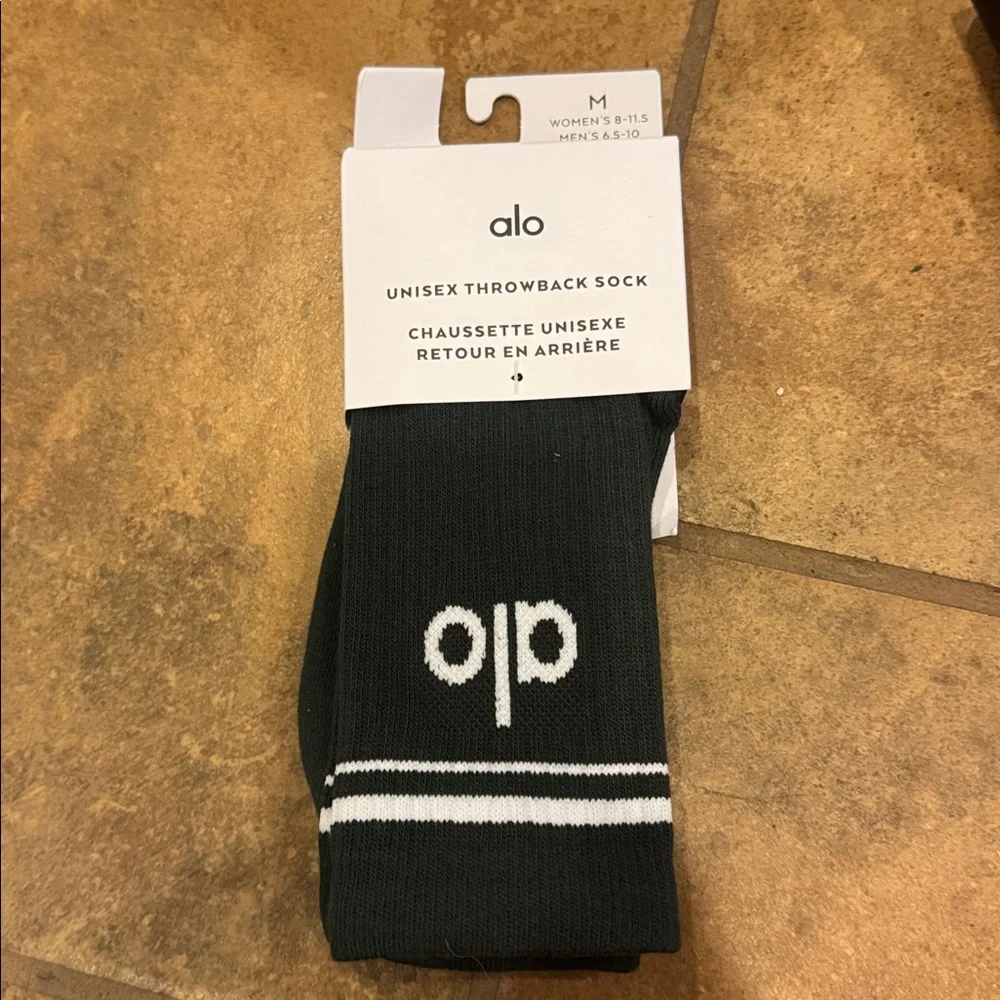 NWT Alo Yoga Unisex Throwback Sock